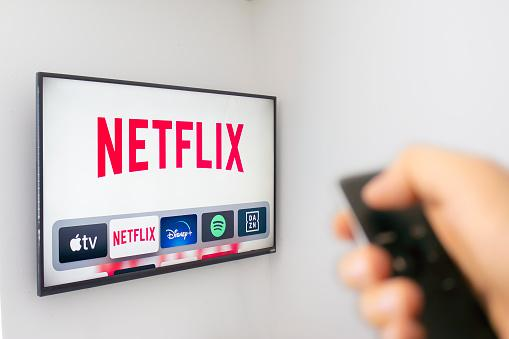 Netflix lança plano com anúncios por R$ 18,90 no Brasil - TecMundo